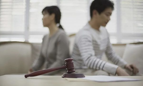 Vợ kiện đòi lại tiền chồng mua dâm