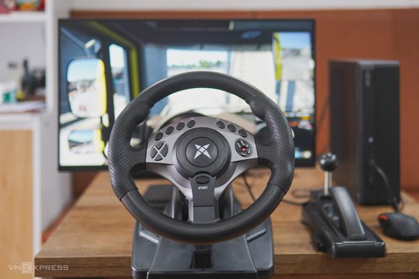 Vô lăng gaming 2 triệu đồng thu hút người mua tập lái