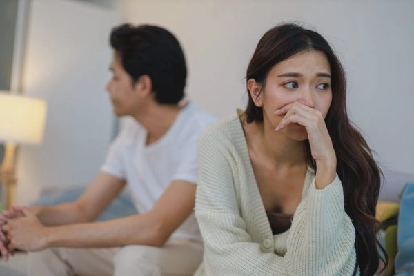 Vợ lương 30 triệu đồng, tôi vẫn bắt nghỉ việc để chăm mẹ chồng