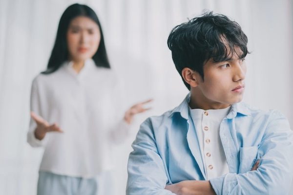 Vợ sắp cưới lén trả lời thay một tin nhắn, tôi đọc xong lập tức hủy hôn