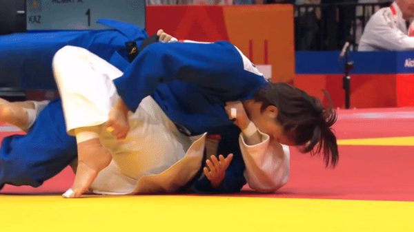 Võ sĩ Trung Quốc cắn đối thủ ở ASIAD 2026