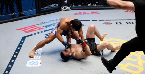 Võ sĩ Trung Quốc ra đòn chớp nhoáng, hạ đối thủ nước ngoài sau 17 giây