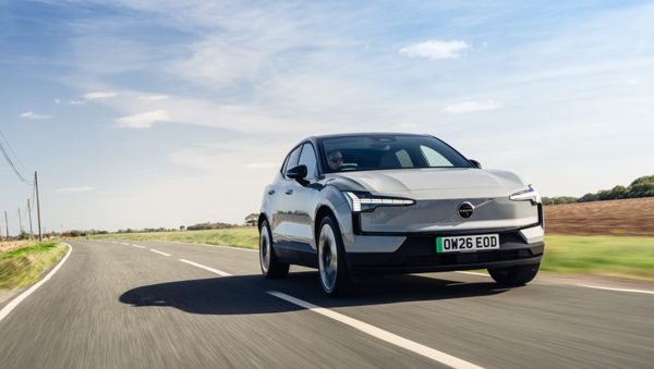 Volvo tăng tốc trong cuộc đua xe tự lái