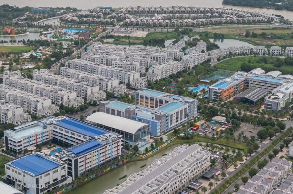 Vốn đắt, hàng bán chậm gây áp lực lên chủ đầu tư bất động sản