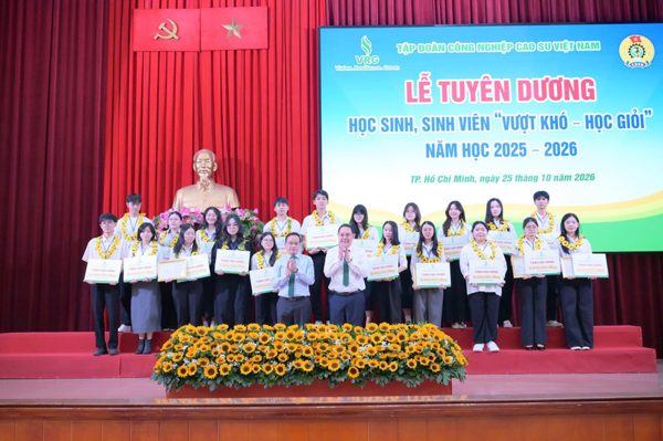 VRG tuyên dương học sinh, sinh viên vượt khó học giỏi năm học 2025-2026