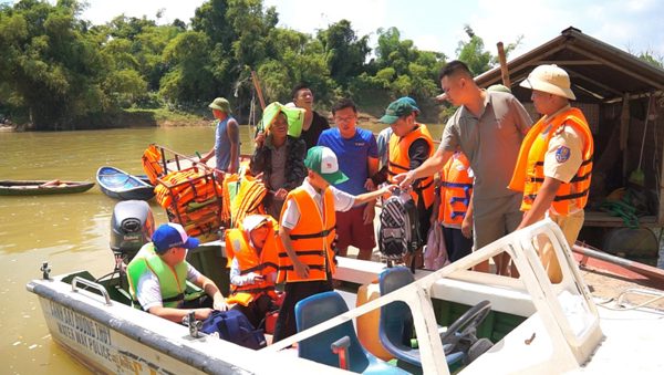 Vụ 121 học sinh đi học nhờ cano: Lên phương án xây cầu