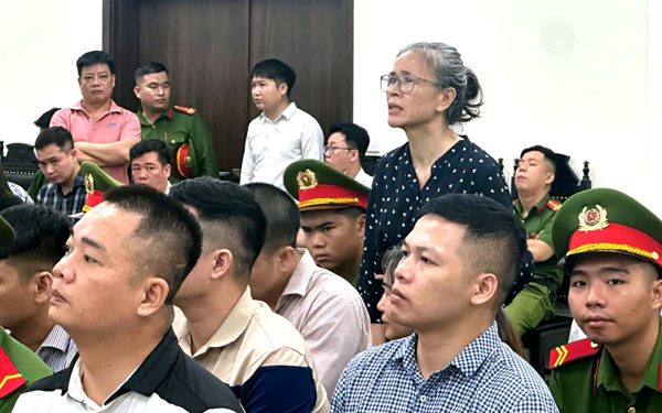 Vụ 187.000 hộp sữa giả: Cựu chi cục trưởng nói doanh nghiệp tự nguyện đưa tiền, cấp dưới khai ‘sếp bảo nhận hộ chị’