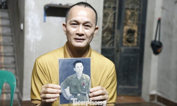 Vụ bà cụ 72 tuổi nhận ra bức ảnh chôn cùng liệt sĩ: Con trai liệt sĩ nghẹn ngào mong tìm được cha