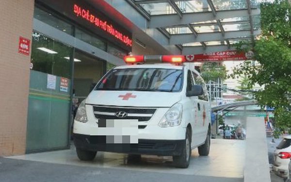 Vụ bệnh nhân về nhà 16km trả 9 triệu: Xe cấp cứu tư nhân vào bên trong, bệnh viện vô can?