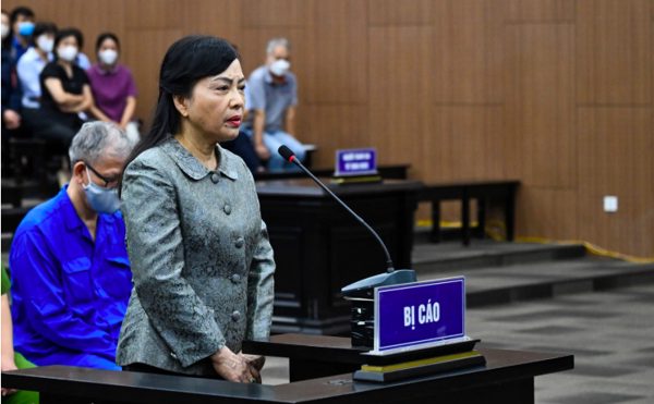 Vụ Bộ trưởng Nguyễn Thị Kim Tiến: Tòa bất ngờ tạm dừng, chưa thể tuyên án các bị cáo