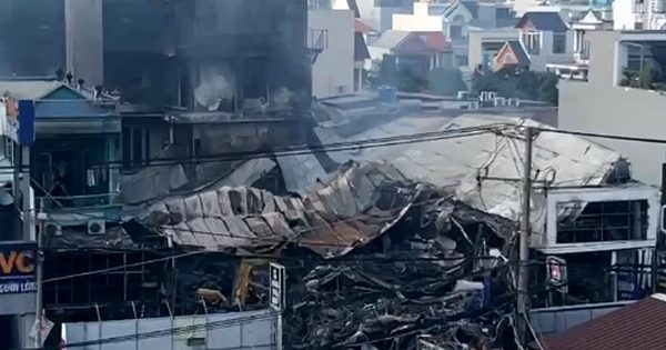 Vụ cháy cửa hàng xe máy ở TP.HCM: Tìm thấy 1 thi thể dưới đống đổ nát