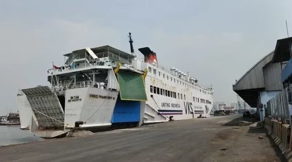 Vụ chìm tàu ở Indonesia: Trục vớt 6 thi thể hành khách, vẫn còn khoảng 130 người mất tích
