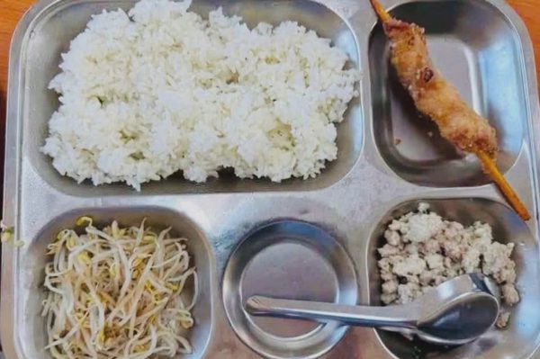 Vụ cơm bán trú "lèo tèo": Thường trực Thành ủy Hà Nội chỉ đạo xử lý