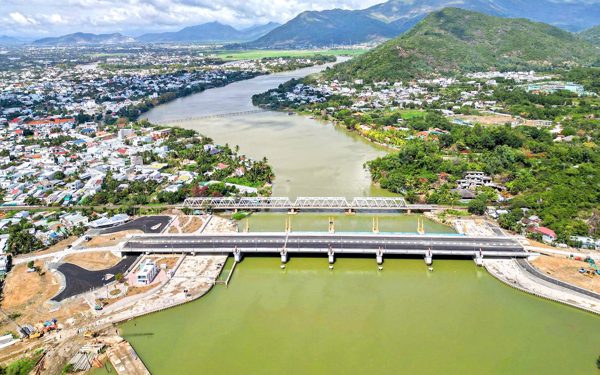 Vụ đập ngăn mặn gây ngập nhà, ruộng lúa dân: Phải hài hòa giữa tích nước với bảo vệ người dân
