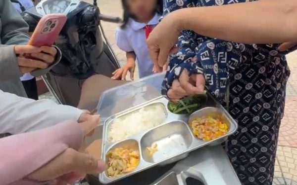 Vụ hai ngày liền gần 13h mới có cơm bán trú: Trường tổ chức ăn bán trú lại từ ngày mai