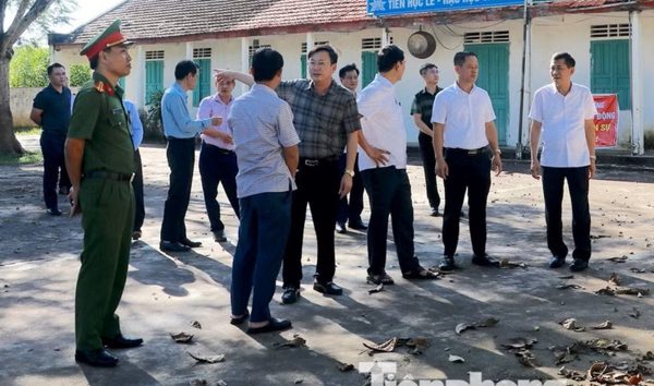Vụ hàng trăm học sinh nghỉ học: Công an làm việc với 2 phụ huynh