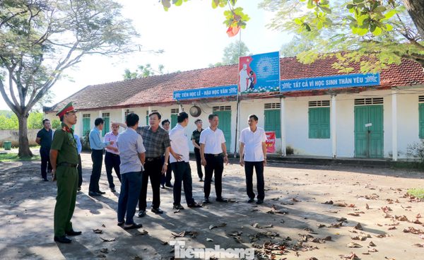 Vụ hàng trăm học sinh nghỉ học để phản đối sáp nhập: Lãnh đạo tỉnh đối thoại với phụ huynh