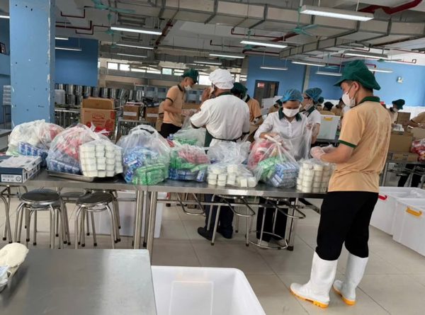 Vụ học sinh ăn trưa muộn, thiếu suất ở Hà Nội: Hiệu trưởng giải trình về chế độ phát ngôn