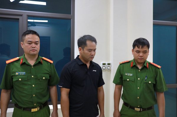 Vụ lan can đá ở Lào Cai gãy đổ sau bão Yagi: Bắt thêm một giám đốc dùng hồ sơ năng lực khống