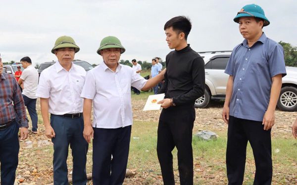 Vụ lật thuyền trên sông Lam: Tìm thấy thi thể người chồng sau 4 ngày