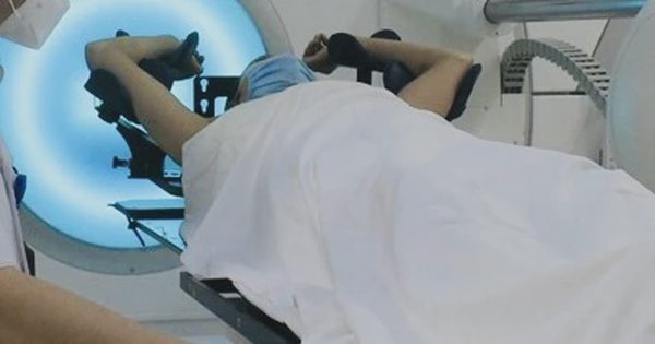 Vụ 'muốn xạ trị nhanh phải kẹp tiền': Tạm đình chỉ những người liên quan