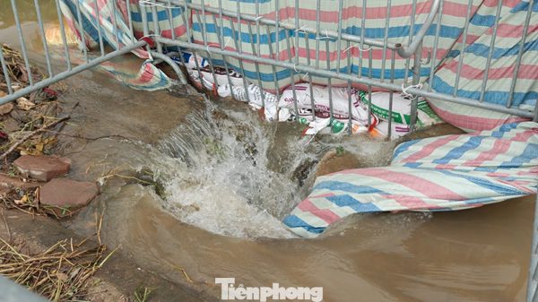 Vụ nam sinh ngã xuống cống tử vong: Tuyến đường cứ mưa là ngập, dân kiến nghị nhiều lần chưa khắc phục