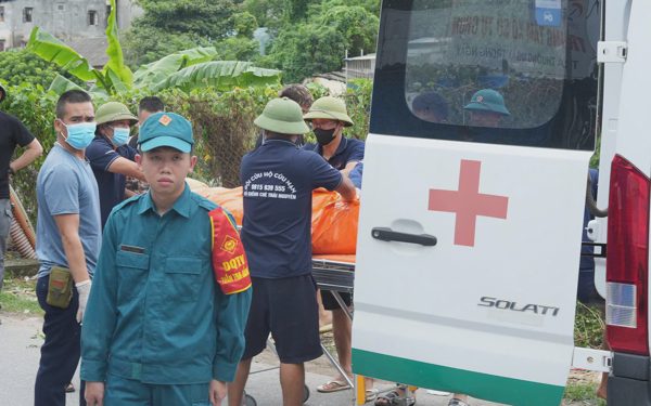 Vụ nam sinh rơi xuống cống tử vong: Đơn vị duy trì thoát nước nói lý do không có người túc trực tại điểm ngập