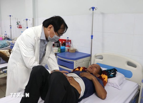 Vụ nghi ngộ độc sau khi ăn bánh mỳ tại Quảng Ngãi: 55 người đã phải nhập viện