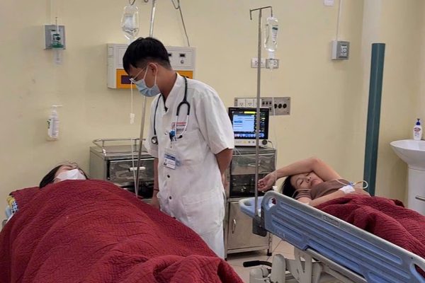 Vụ nghi ngộ độc tại Huế: Người nhập viện tăng lên 192, tạm dừng bếp ăn tập thể
