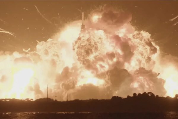 Vụ nổ tên lửa New Glenn mạnh gấp 3 lần vụ nổ ban đầu tại Chernobyl