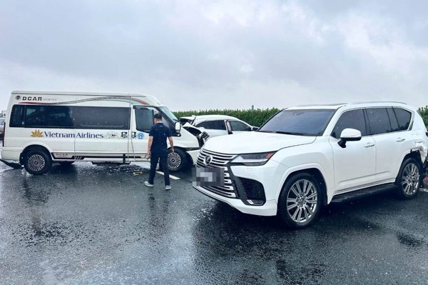 Vụ ô tô Lexus lạng lách, dừng giữa cao tốc có dấu hiệu tội phạm