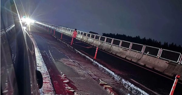 Vụ ô tô lọt hố công trình trên cao tốc Biên Hòa - Vũng Tàu: Biển cảnh báo đặt sao cho đúng?