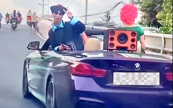 Vụ ô tô mui trần chở người đóng giả 'cương thi': 3 người bị xử phạt