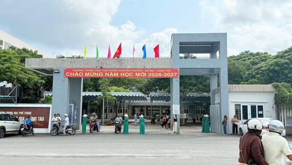 Vụ phụ huynh đến muộn, nhà trường đóng cổng: Chủ tịch UBND phường lên tiếng