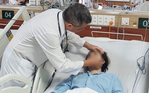 Vụ rò rỉ khí clo ở Hà Nội: 7 người vào Bạch Mai, có ca phải chạy ECMO