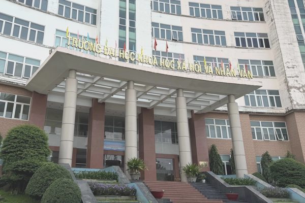 Vụ sinh viên "tố" học phí cao bất thường: Trường khẳng định... thu đúng