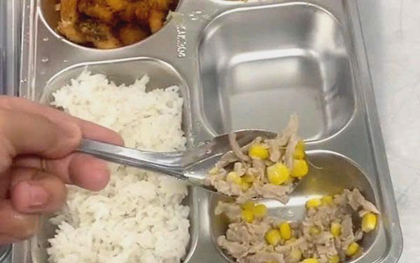 Vụ suất ăn bán trú bị giao muộn ở Hà Nội: Phường yêu cầu hiệu trưởng chấp hành quy định về phát ngôn