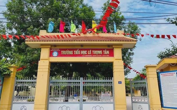 Vụ 'tôm ươn, thịt gà có mùi lạ' ở bếp ăn bán trú, UBND TP Hà Nội chỉ đạo khẩn trương kiểm tra