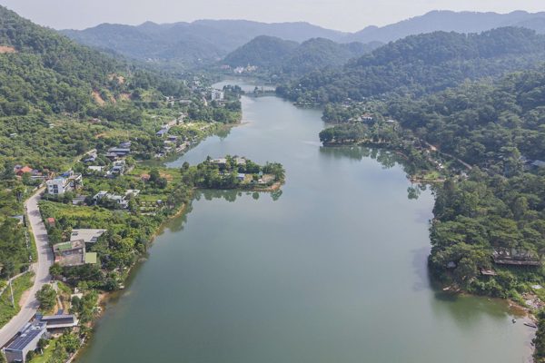 Vụ "xẻ thịt" đất rừng Sóc Sơn: Khởi tố 2 chủ homestay