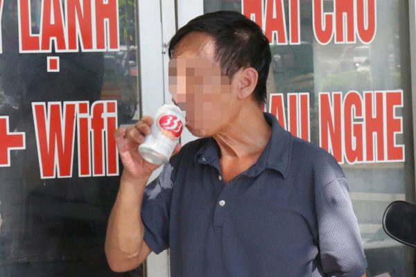 Vừa bị phạt 9 triệu đồng, tài xế ‘ma men’ lại mua bia uống tiếp