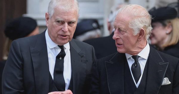 Vua Charles chi 2 triệu USD 'cứu' em trai Andrew?