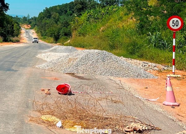 Vừa đưa vào sử dụng, đường tránh trung tâm Cao Bằng đã nham nhở ổ gà