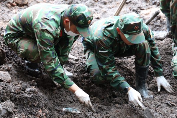 Vừa phát hiện thêm 6 bộ hài cốt liệt sĩ ở Công viên Lê Thị Riêng