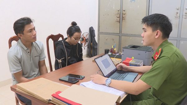 Vừa ra tù, cặp tình nhân tiếp tục đi lừa đảo