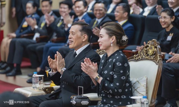Vua và Hoàng hậu Thái Lan gặp gỡ sinh viên Việt Nam
