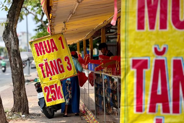 Vừa vào mùa, bánh Trung thu đã có nơi mua 1 được 4