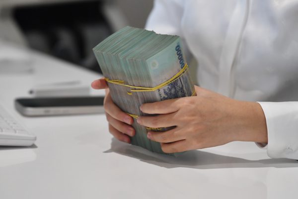 Vừa vay một tháng, doanh nghiệp lo lắng vì bị tăng lãi suất từ 10,6% lên 15,3%