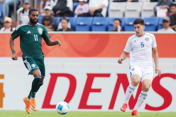 Vùi dập U23 Saudi Arabia, U23 Uzbekistan bay vào bán kết Asiad