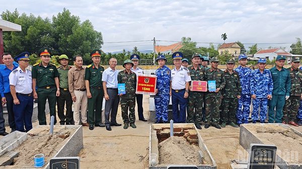 Vùng Cảnh sát biển 2 thăm, động viên lực lượng tham gia Chiến dịch “500 ngày đêm”
