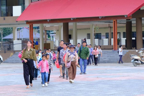 Vùng cao năm học mới: Sửa trường sau lũ, bổ sung giáo viên, đón học sinh